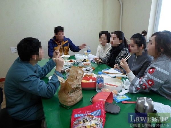 사회적 약자 배려 가족접견을 하고 있다.(사진제공=부산구치소)