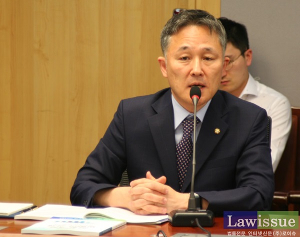 형사소송법 개정안을 대표발의한 표창원 더불어민주당 의원