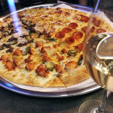 PIZZA (WHOLE) 4가지 피자 / 사진제공 = 김종원
